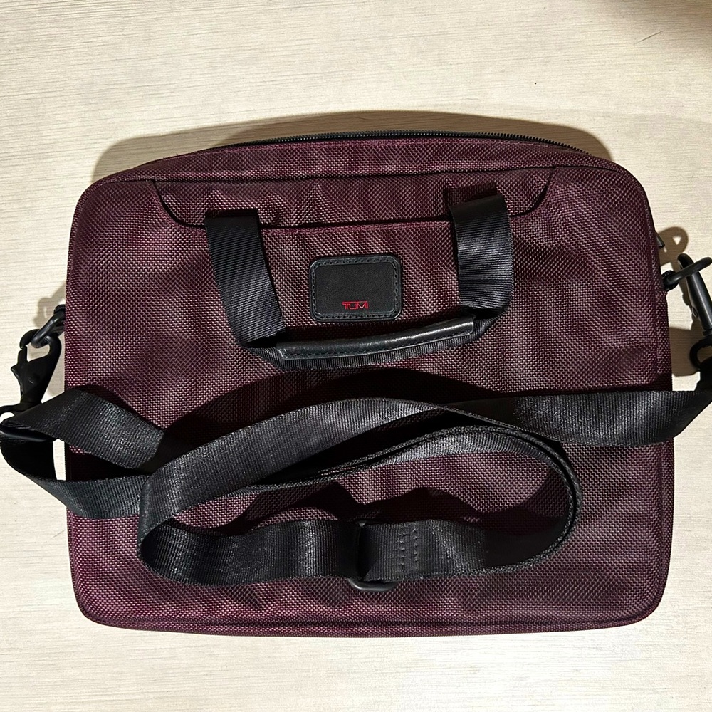 Tumi travel case for devices